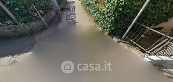 Box/posto auto in residenziale in Via Eugenio Montale 1
