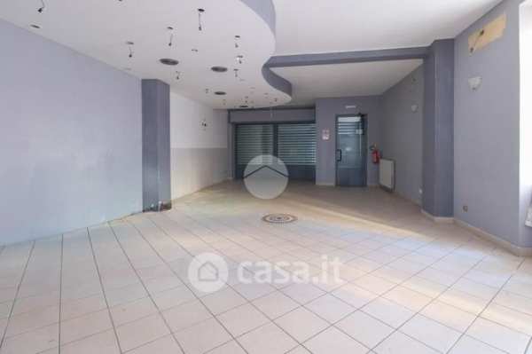 Ufficio in commerciale in Via Longobardica 1