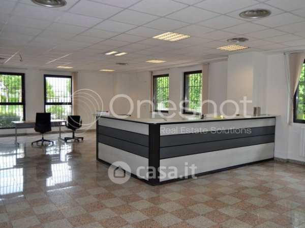 Capannone in commerciale in Via Padana Superiore 23