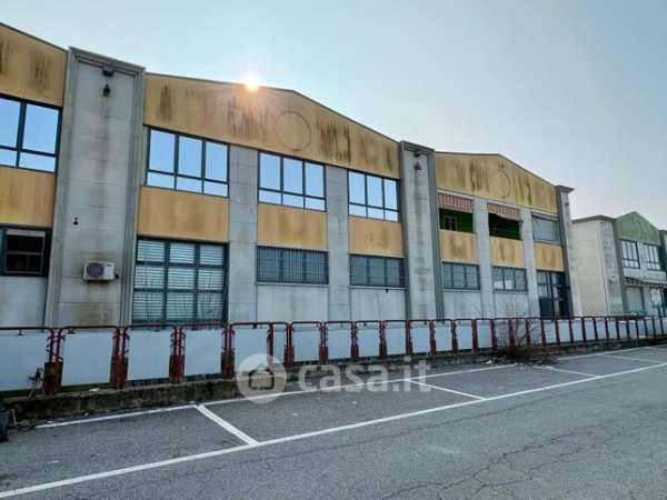 Capannone in commerciale in Via Europa Unita 12