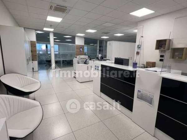 Ufficio in commerciale in Via Gatti