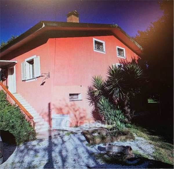 Villa in residenziale in 
