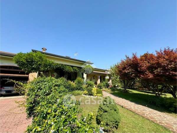 Villa in residenziale in Via dei Pioppi
