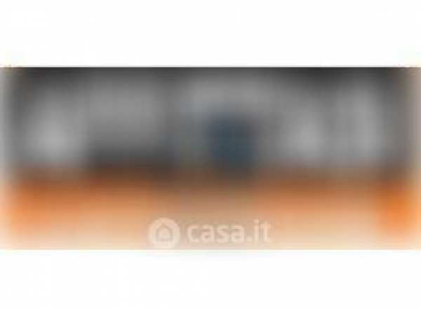 Capannone in commerciale in 