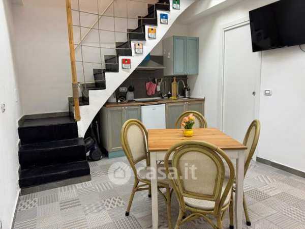 Attivitã /licenza (con o senza mura) in commerciale in Vicoletto San Domenico Maggiore