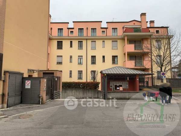 Box/posto auto in residenziale in Via Gramsci 10