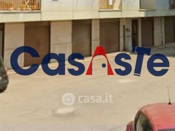 Box/posto auto in residenziale in Viale dei Garofani 47 A