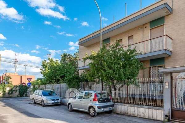 Casa bi/trifamiliare in residenziale in Via Giuseppe Signorile Bianchi