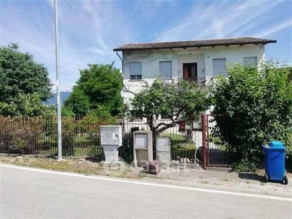 Casa indipendente in residenziale in Via Cacciatora 26