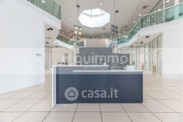 Capannone in commerciale in Via Zoe Fontana 220