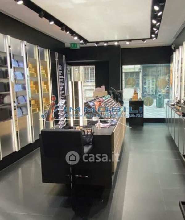 Capannone in commerciale in Via Giuseppe Garibaldi