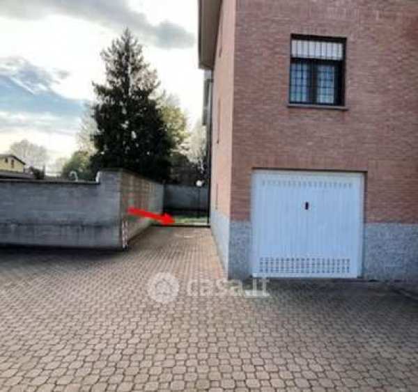 Box/posto auto in residenziale in Via Friuli