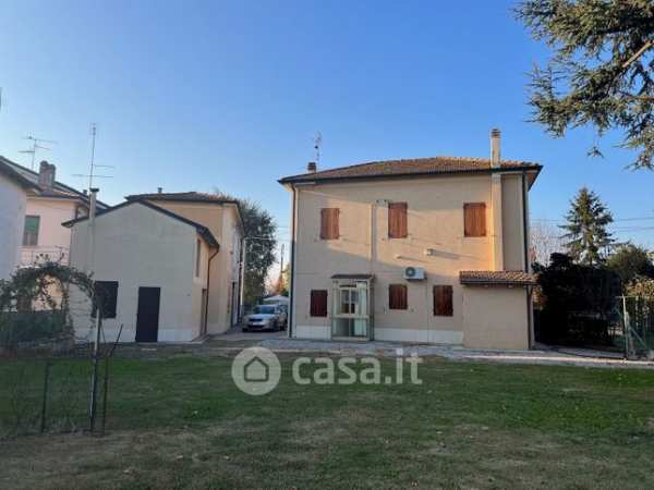 Casa indipendente in residenziale in Via Severino Ferrari 72
