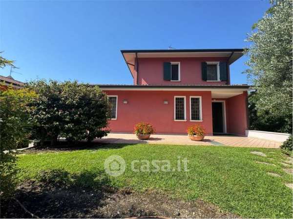 Villa in residenziale in 