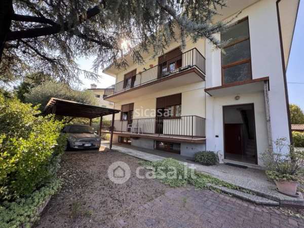 Casa indipendente in residenziale in 