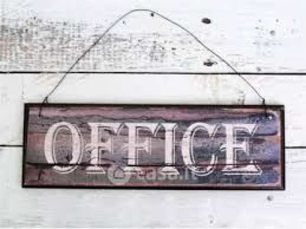 Ufficio in commerciale in 