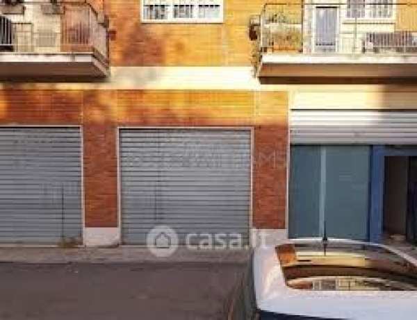 Box/posto auto in residenziale in Via Envie 8