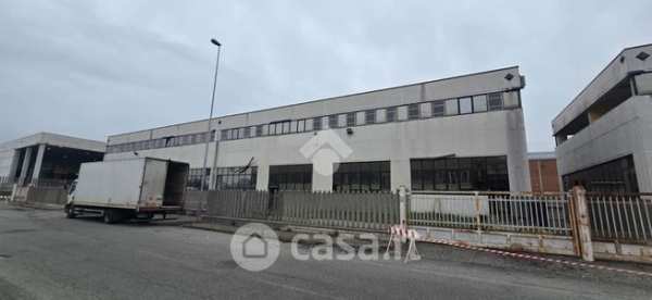 Capannone in commerciale in Via Pescarito 74