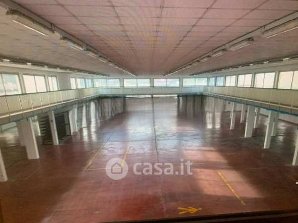Capannone in commerciale in Via del Maggiolino 53