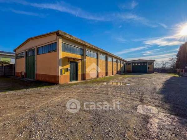Capannone in commerciale in Via Ratti