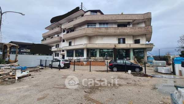 Capannone in commerciale in Via Santella