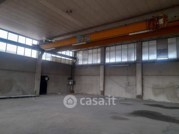 Capannone in commerciale in 