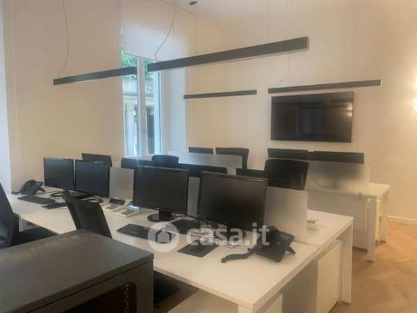 Ufficio in commerciale in Viale Andrea Doria 7
