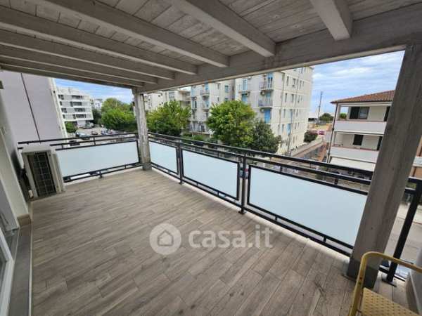 Attico/mansarda in residenziale in Viale Giovanni Pascoli 32