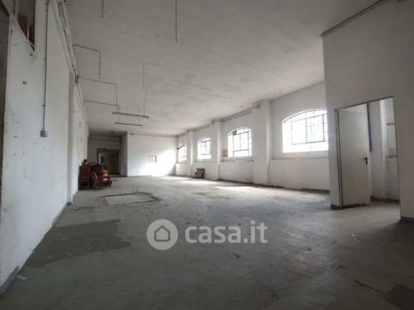 Capannone in commerciale in Via Geirato 92 r