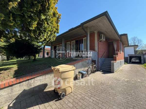 Villa in residenziale in Via Liguria 5