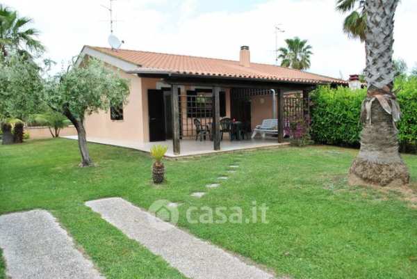 Casa bi/trifamiliare in residenziale in Via Flacca 2463