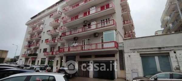 Box/posto auto in residenziale in Viale Europa 118
