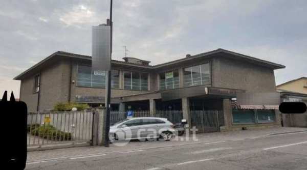 Capannone in commerciale in Via XXV Aprile