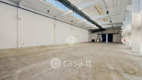 Capannone in commerciale in Viale I Maggio 6