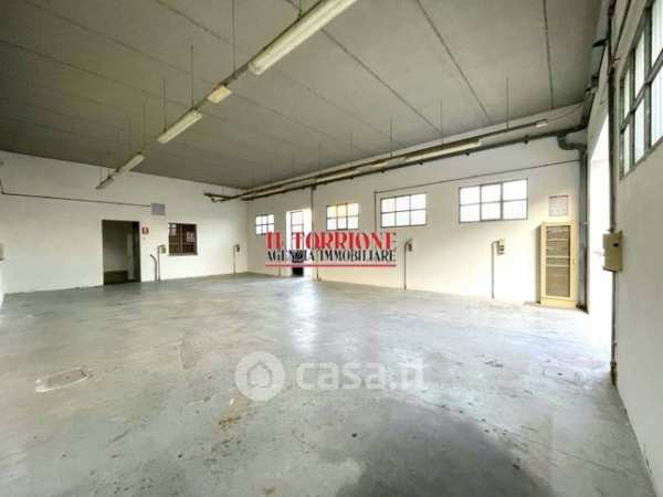 Capannone in commerciale in Via Squarciabocconi