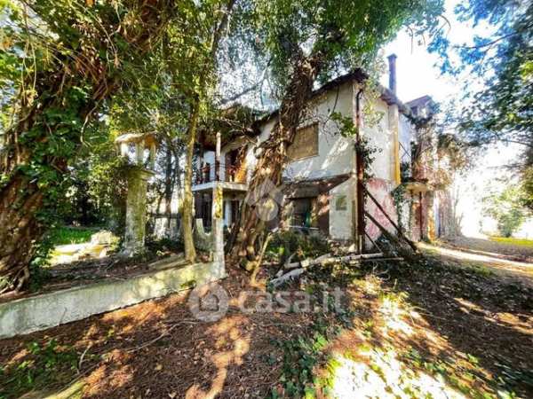 Rustico/casale in residenziale in Strada di Morellino 34