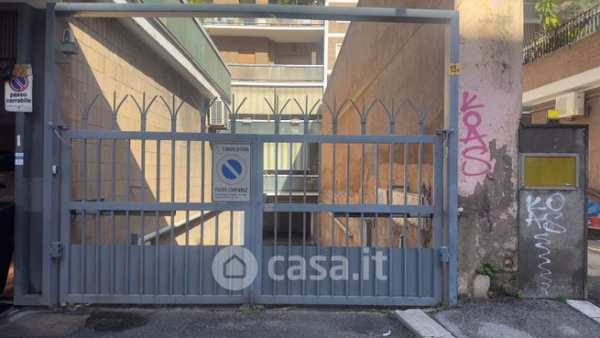 Box/posto auto in residenziale in Via della Moletta 13