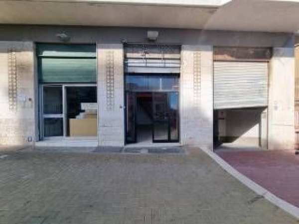 Box/posto auto in residenziale in Via Roma