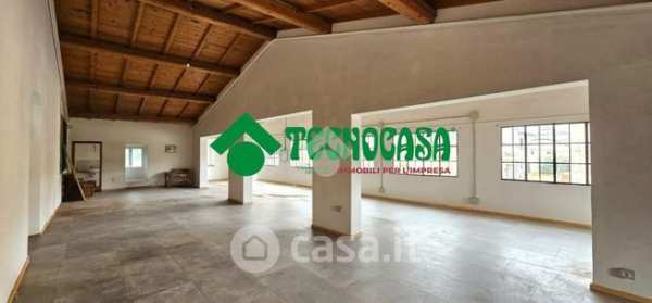 Capannone in commerciale in Via de' Vespucci 7