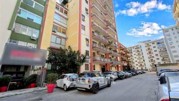 Capannone in commerciale in Via Norvegia 2