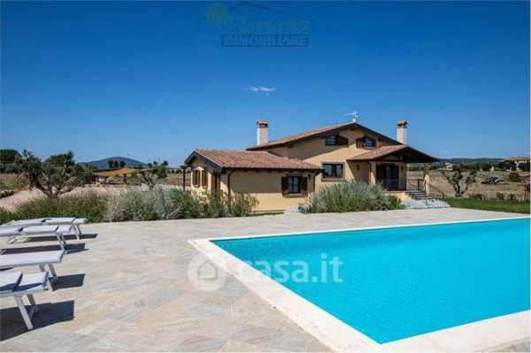 Villa in residenziale in Strada Querciolare