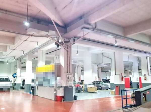 Capannone in commerciale in Via Val d'Ala