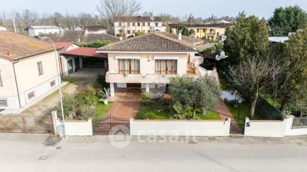 Villa in residenziale in Via Pozzarello 23
