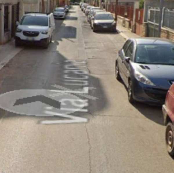Capannone in commerciale in Via Lucania