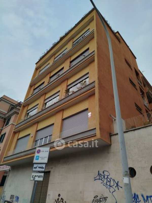 Ufficio in commerciale in Via Matera