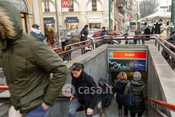 Ufficio in commerciale in Via Costanza 35