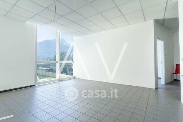 Ufficio in commerciale in Via Alois Kuperion 30