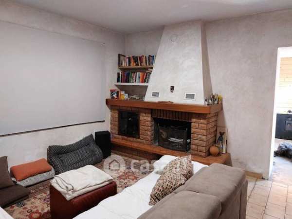Casa bi/trifamiliare in residenziale in Via Carbone 13