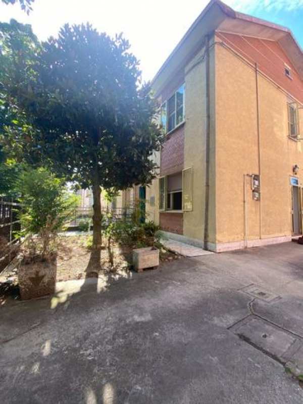 Casa bi/trifamiliare in residenziale in Viale I. Ricci