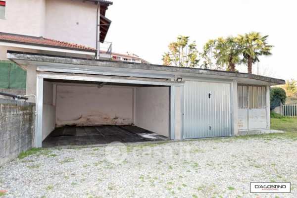 Box/posto auto in residenziale in Via Montello 15